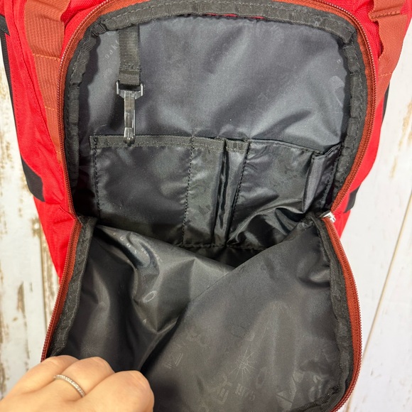 Oakley Works Pack 35L. Men's Backpack in Red and Black. Excellent condition! - Picture 7 of 11